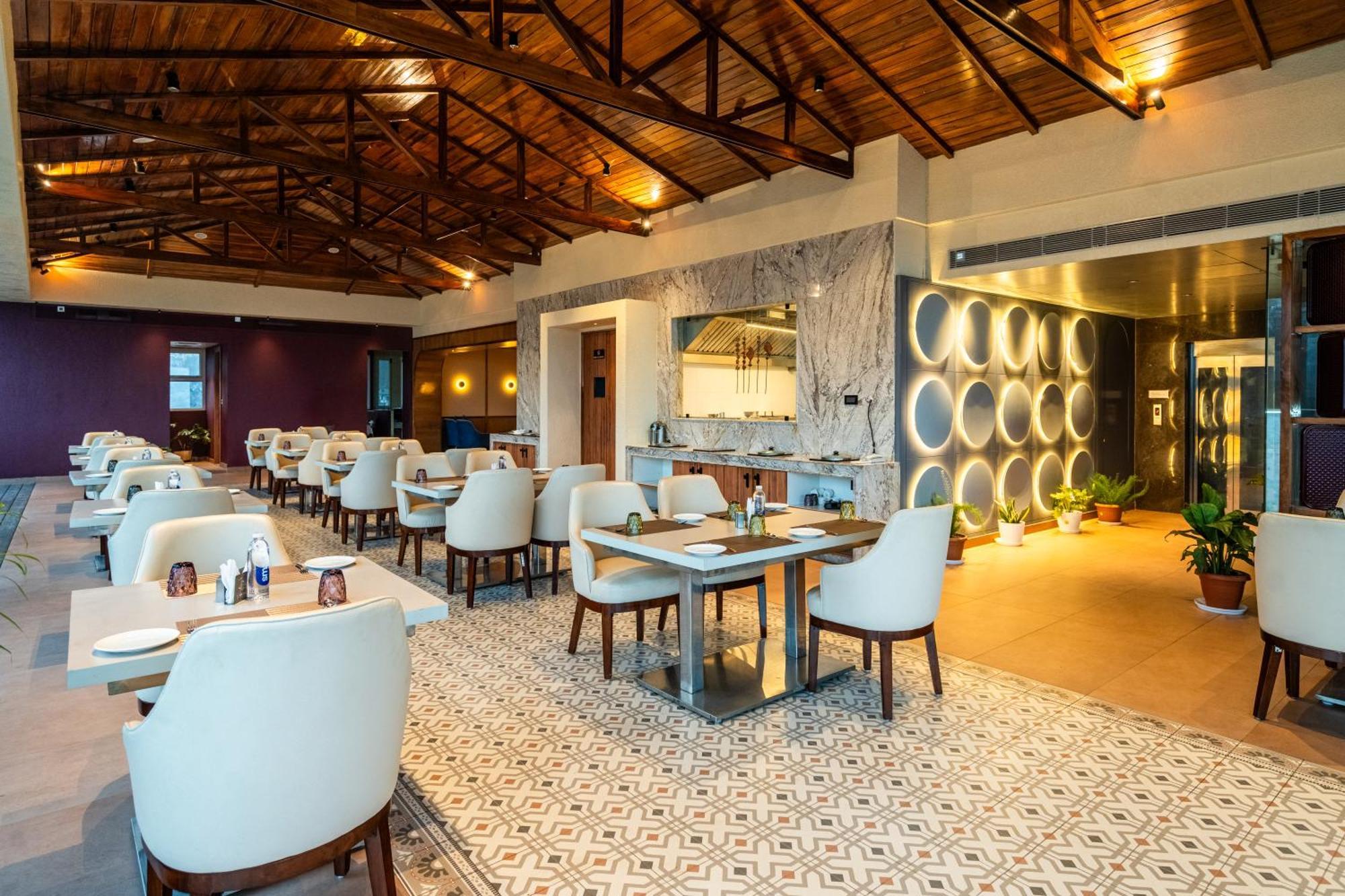 The White Rock Inn & Dine ชิลลอง ภายนอก รูปภาพ